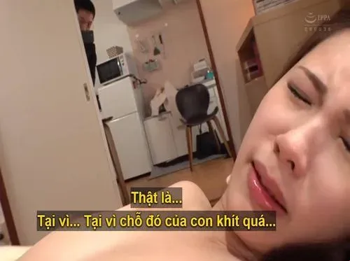 Thanh niên tình cờ nhìn thấy chị gái thằng bạn bị bố địt và bắn ngập bím