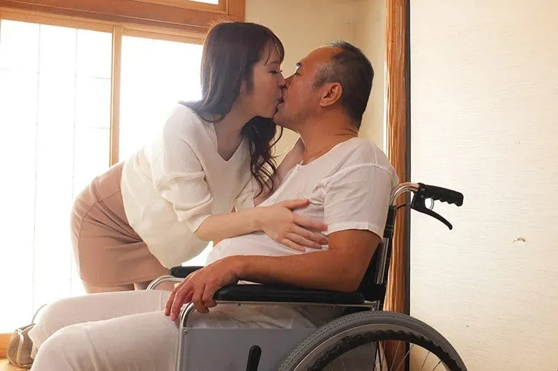 Sếp nữ vú to nghiện tình dục ~Elly Akira